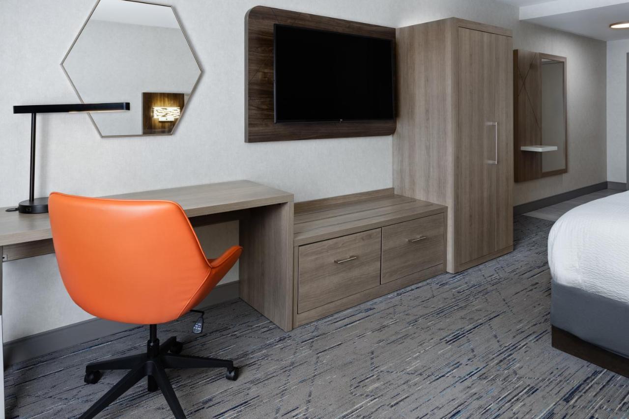 Holiday Inn Express Hotel & Suites Brattleboro By Ihg Ngoại thất bức ảnh