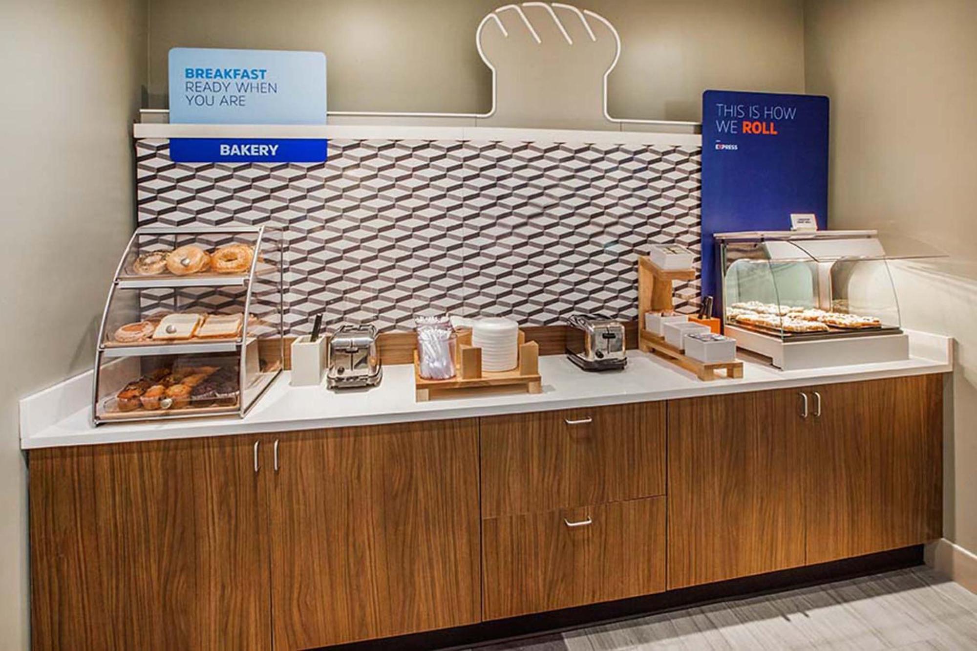 Holiday Inn Express Hotel & Suites Brattleboro By Ihg Ngoại thất bức ảnh