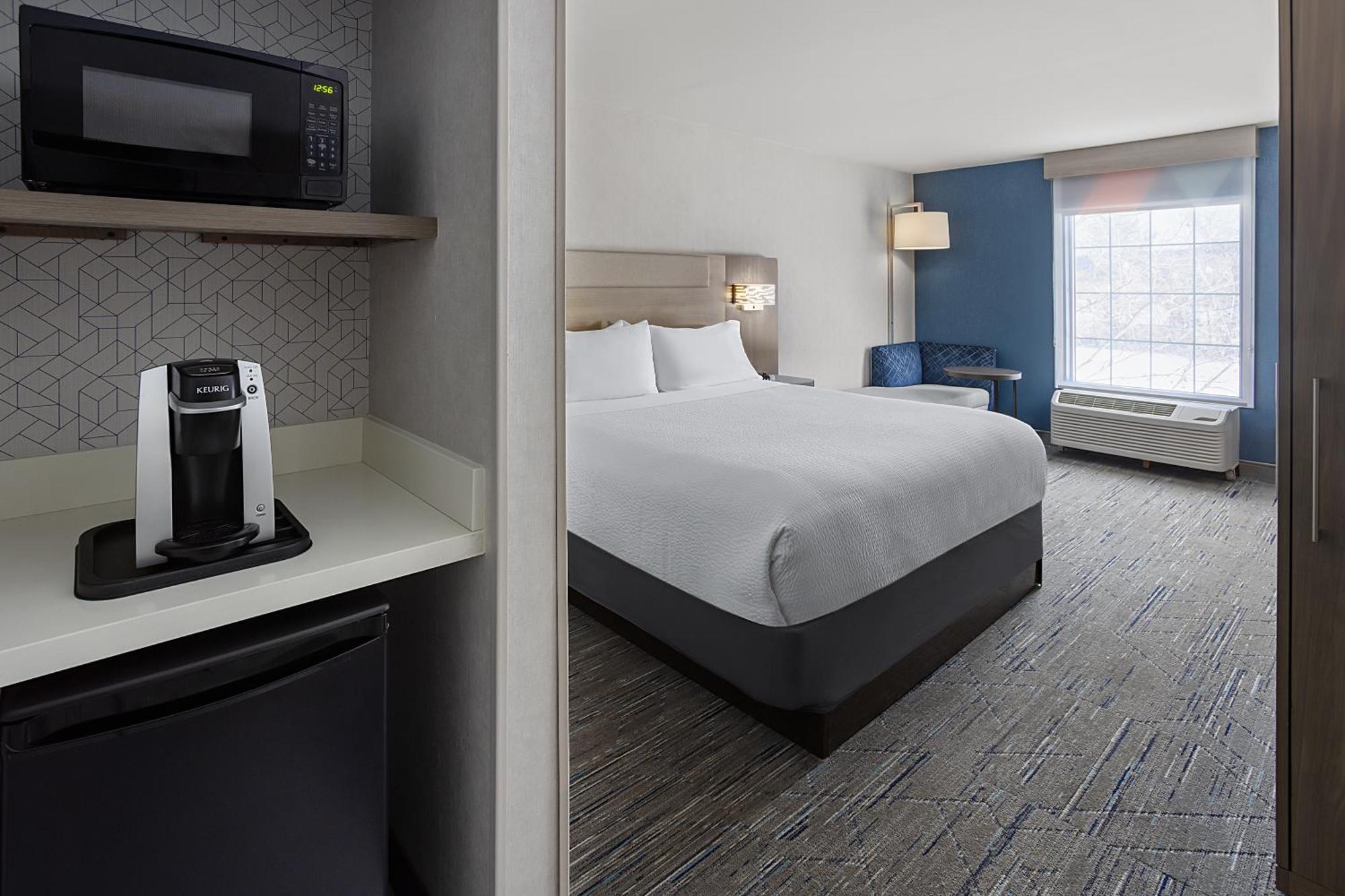Holiday Inn Express Hotel & Suites Brattleboro By Ihg Ngoại thất bức ảnh