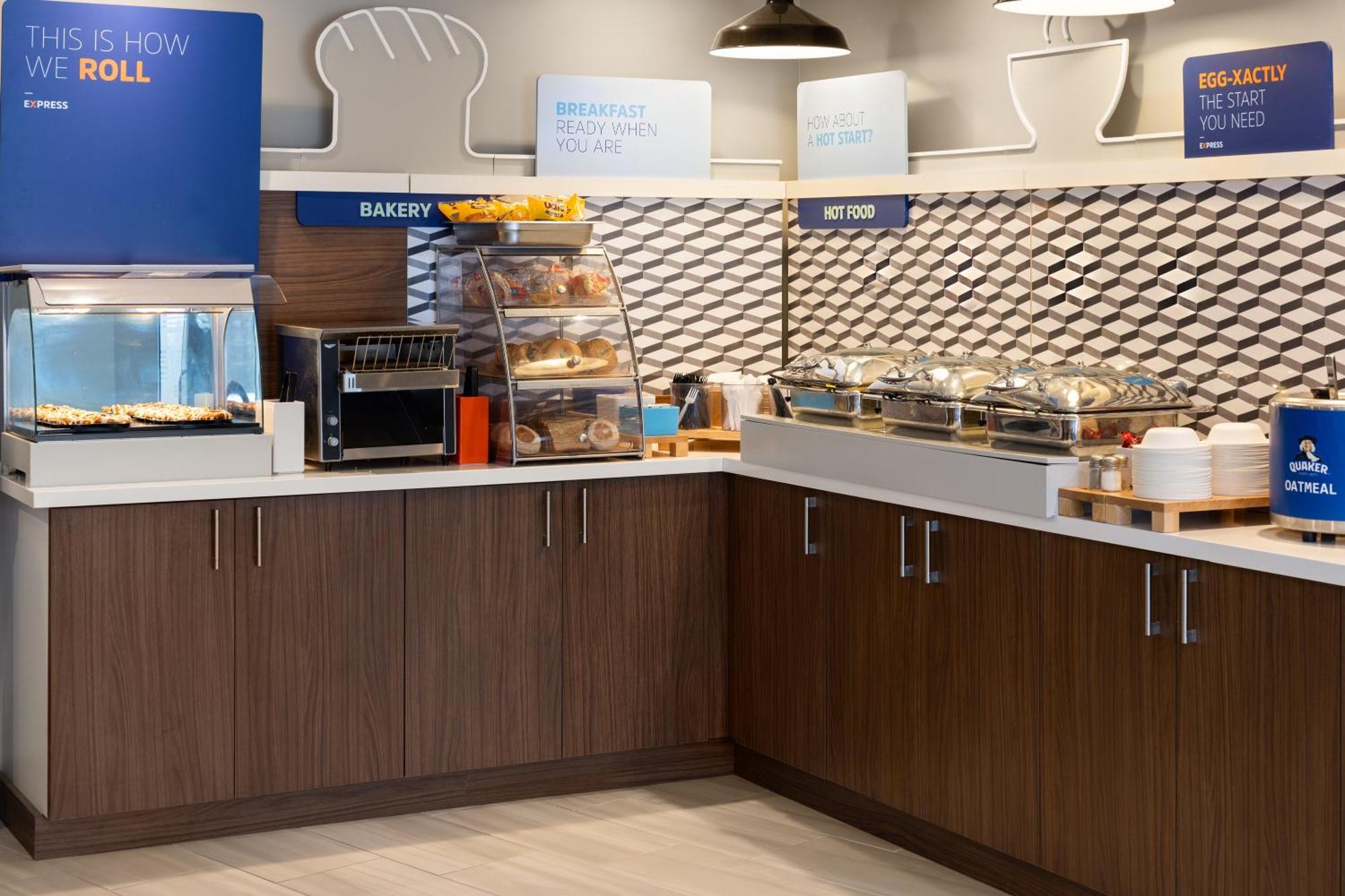 Holiday Inn Express Hotel & Suites Brattleboro By Ihg Ngoại thất bức ảnh