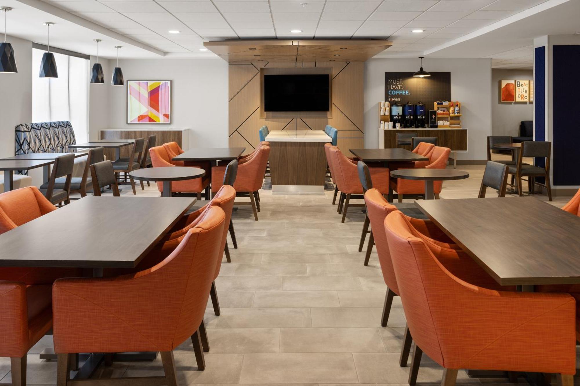 Holiday Inn Express Hotel & Suites Brattleboro By Ihg Ngoại thất bức ảnh