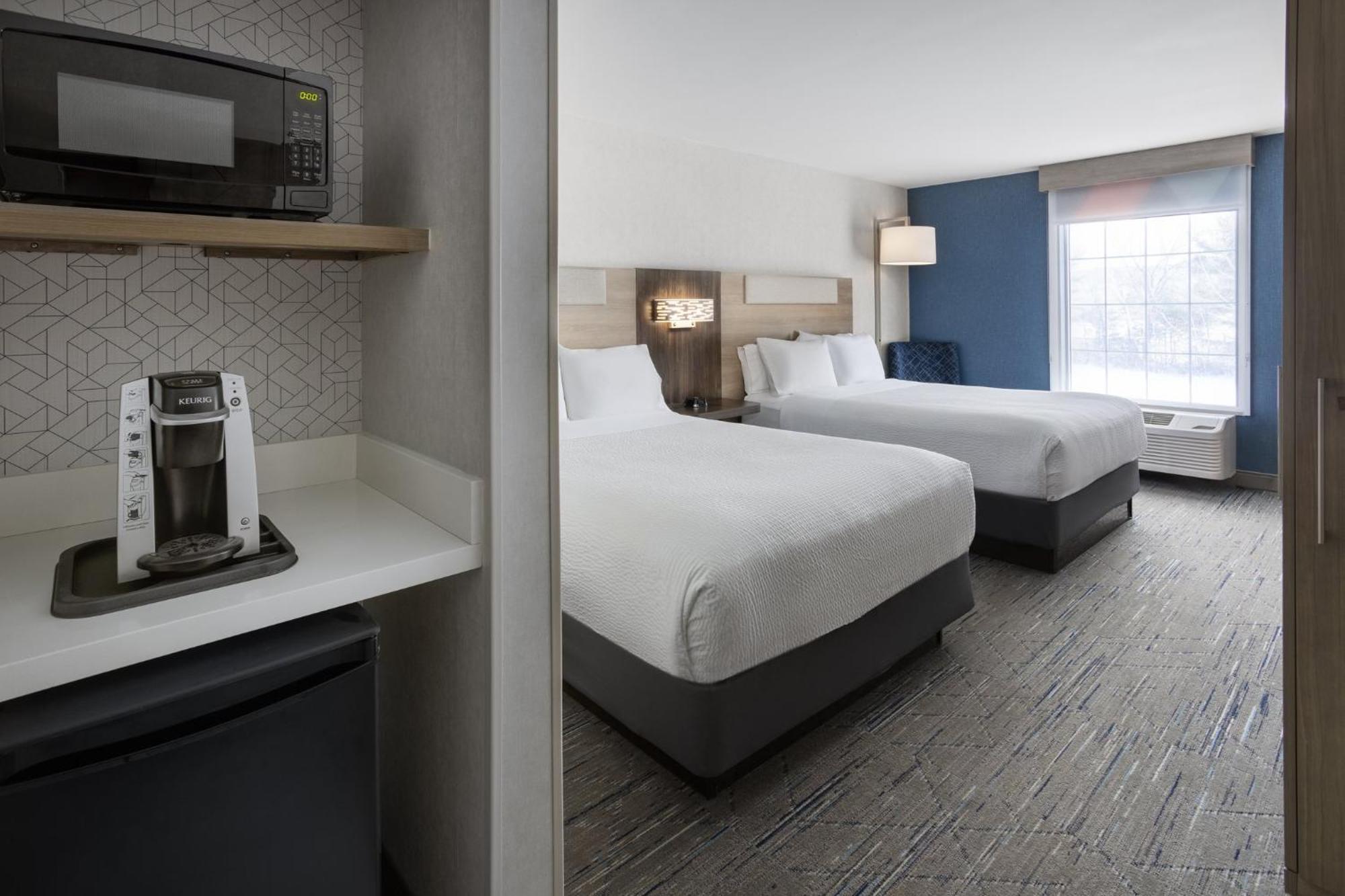 Holiday Inn Express Hotel & Suites Brattleboro By Ihg Ngoại thất bức ảnh