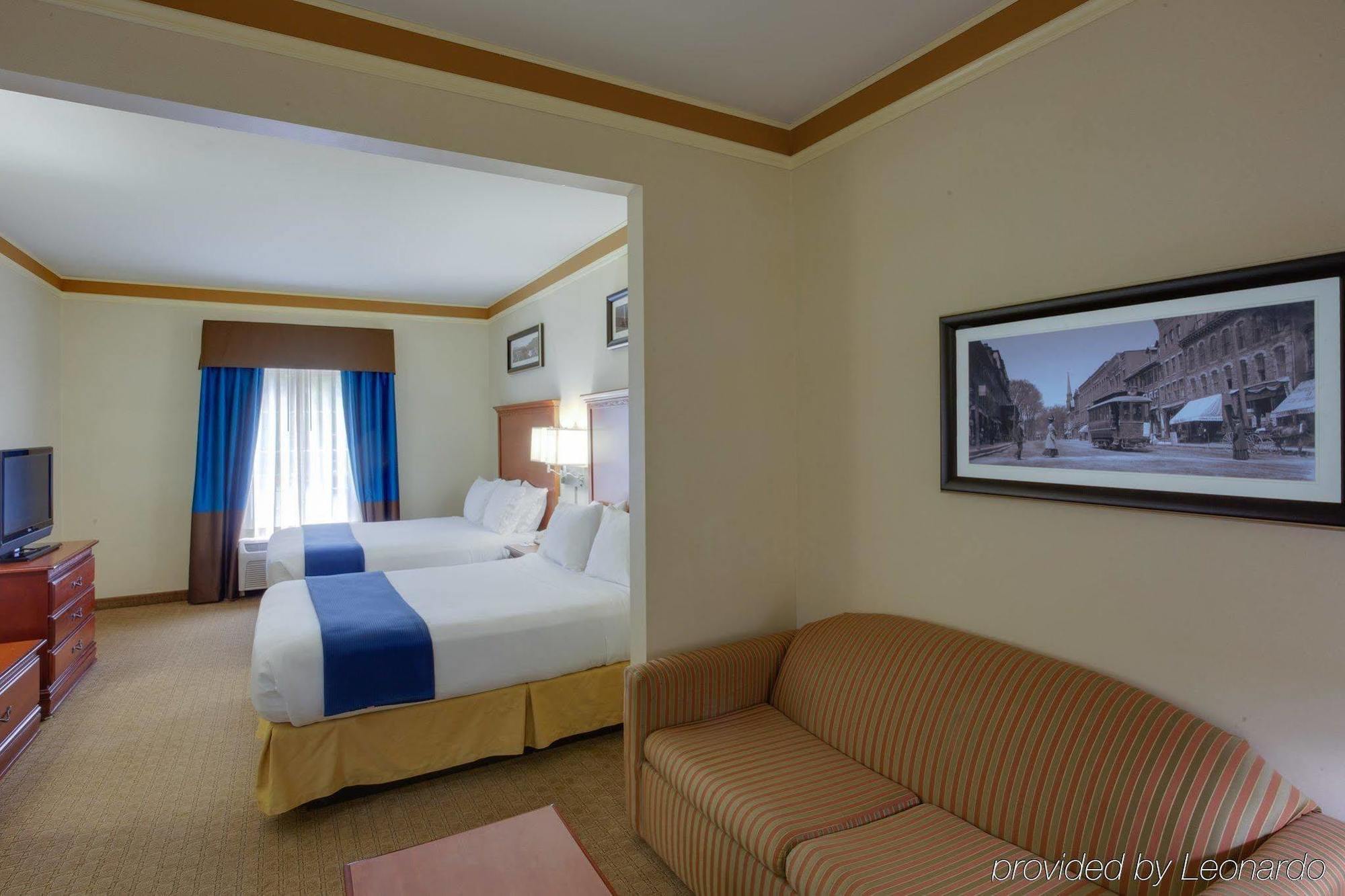 Holiday Inn Express Hotel & Suites Brattleboro, An Ihg Hotel Ngoại thất bức ảnh